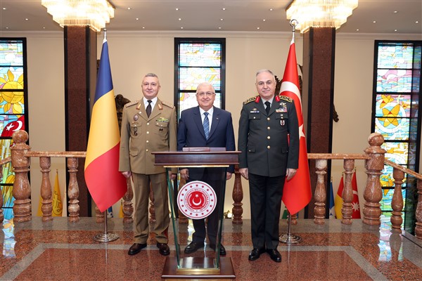 Bakan Güler, Romanya Genelkurmay Başkanı Orgeneral Vlad’ı kabul etti