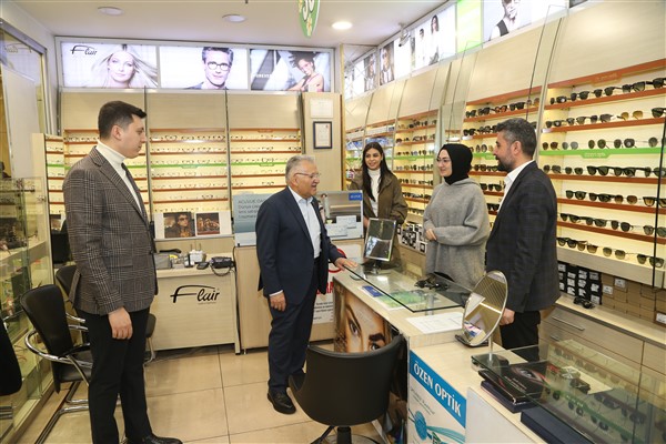 Başkan Büyükkılıç’tan alışveriş merkezi esnaflarına ziyaret