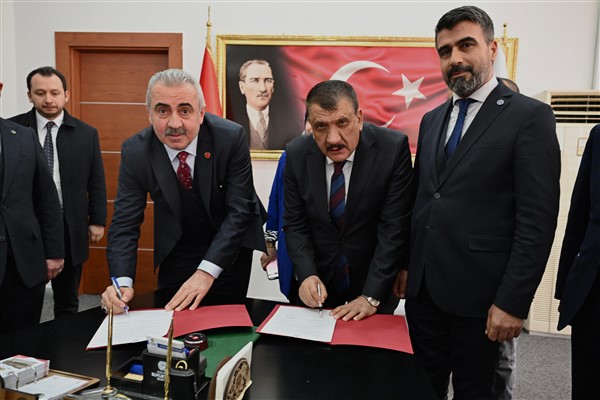 Malatya Büyükşehir Belediyesi ile Hizmet İş Sendikası arasında sözleşme imzalandı