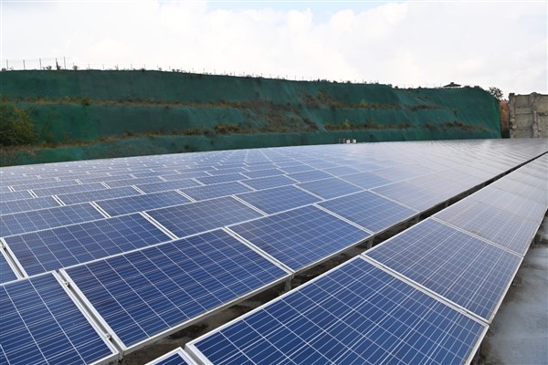 Tuzla’daki güneş panelleri, yılda 35 bin 400 ağacı kurtarıyor