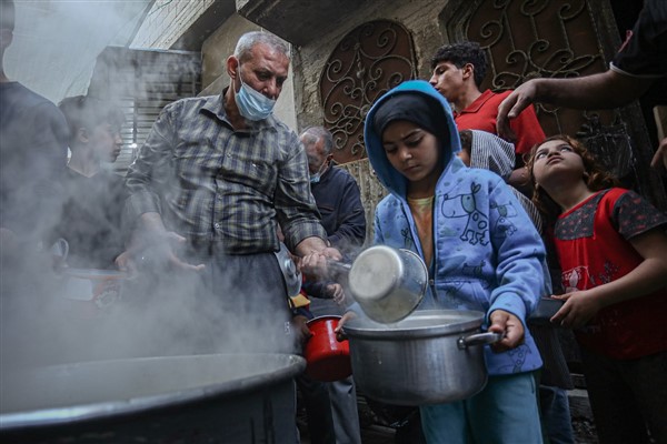 UNRWA: “Ekipler Gazze Şeridi’nin güney illerinde un dağıtımına devam ediyor”