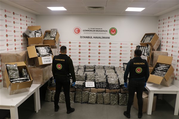 İstanbul ve Kapıkule’de uyuşturucu, Hamzabeyli’de kaçak çay ele geçirildi